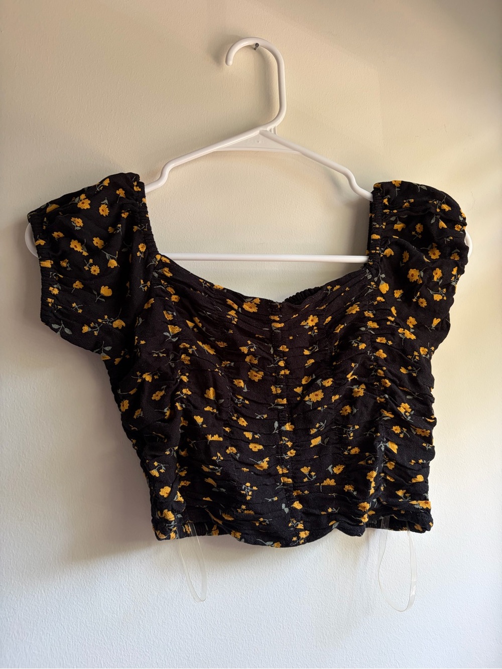 Aeropostale Short Sleeve Floral Black Yellow Cropped Ribbed Smocked Top